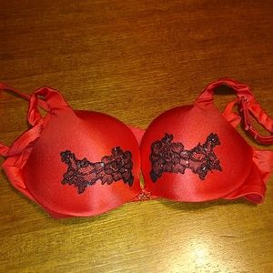 Victoria's Secret pushup bra Any 10 items for $20!